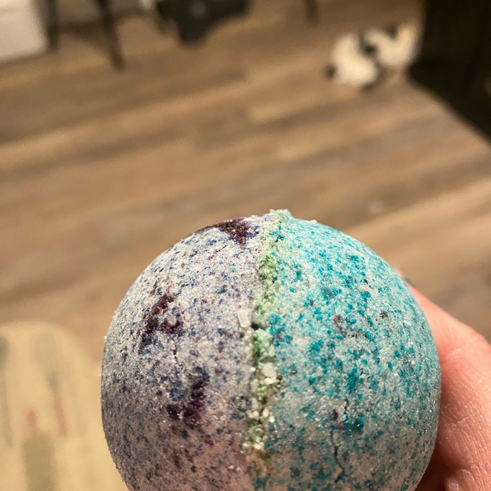 HOMEMADE BATH-BOMBS!!! - Picture 5 of 8